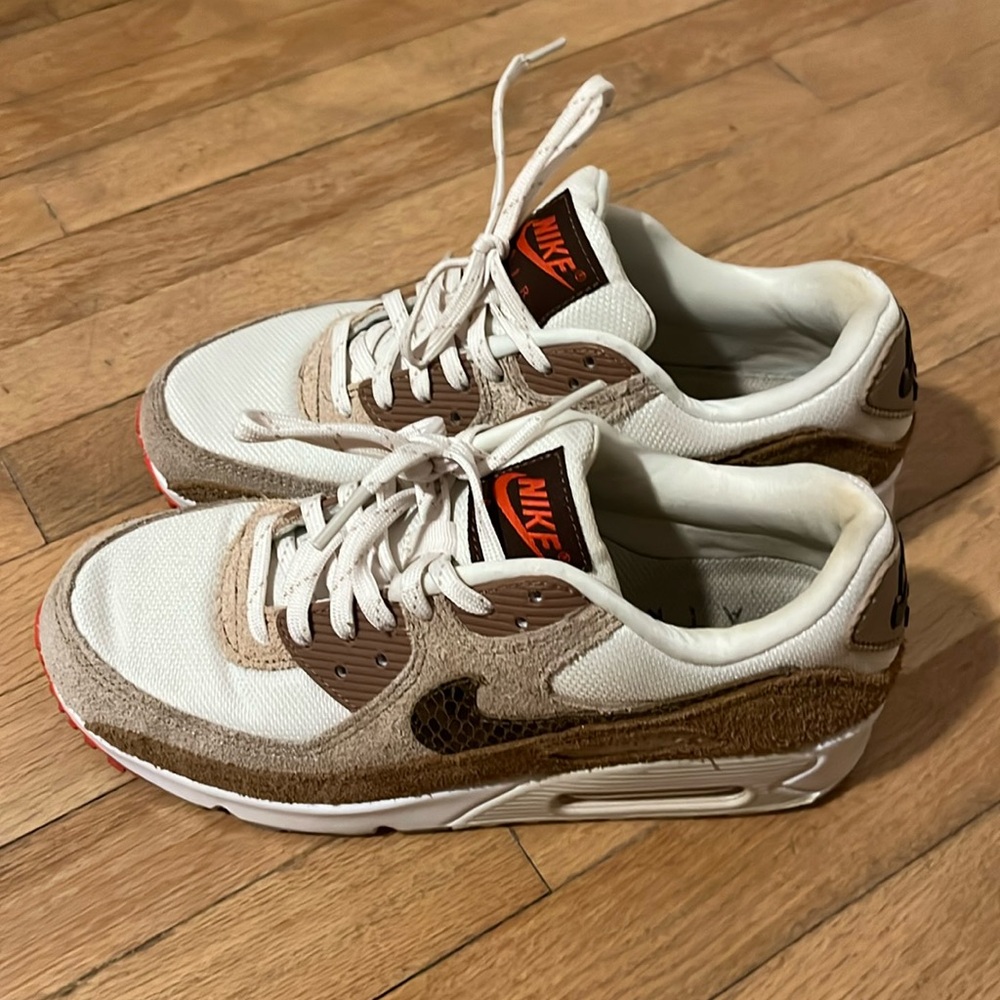 Nike Athletic Shoes in White and Brown
